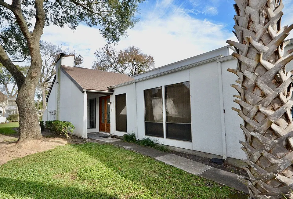 7655 S Braeswood Blvd #26