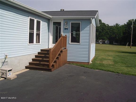 3rd image of 587 W Shore Dr