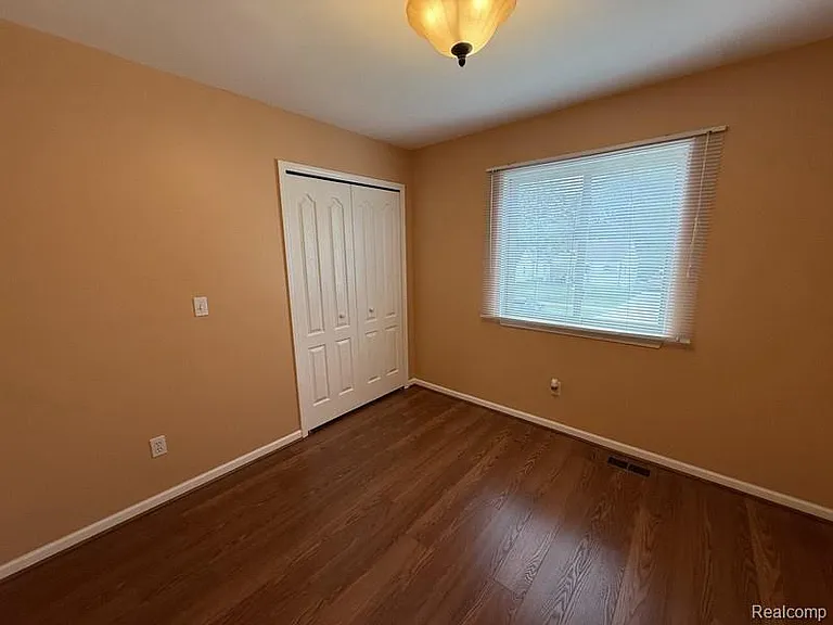 8303 Lenore St — Photo 14