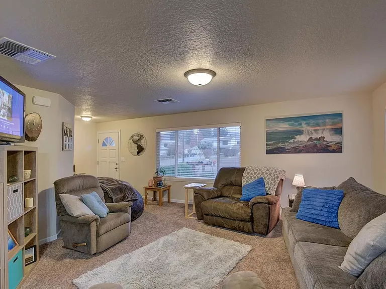 1694 Cloverlawn Dr — Photo 7