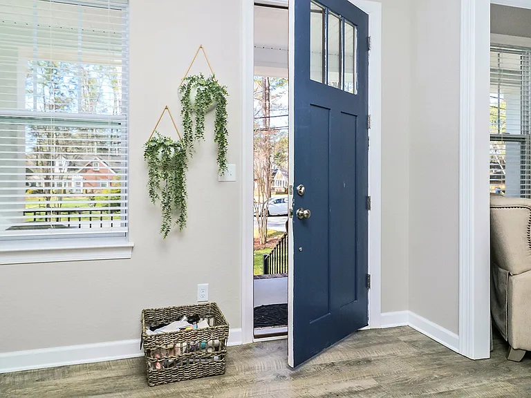 221 Wilson Dr — Photo 4