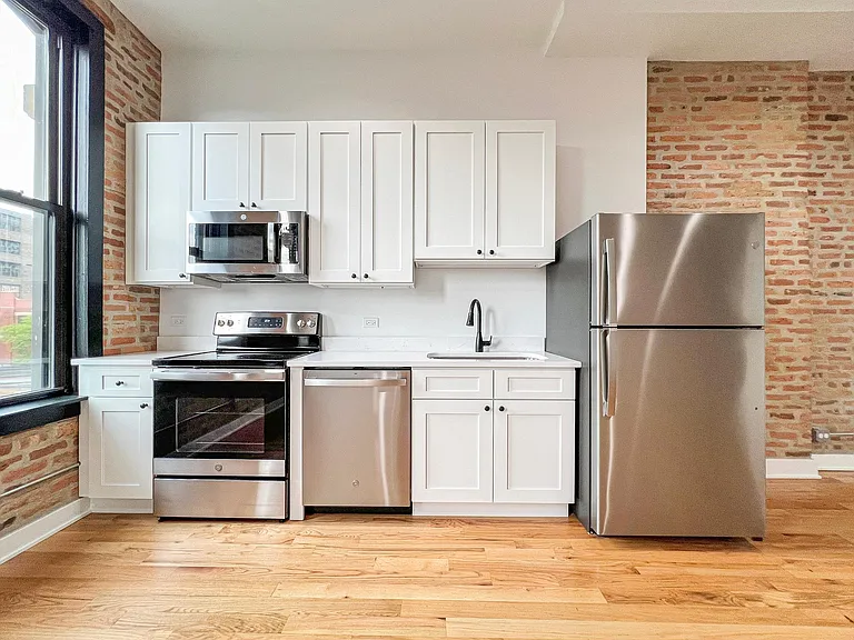 309 W Chicago Ave #301 — Photo 9
