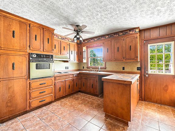 5th image of 4115 Bloomingdale Rd