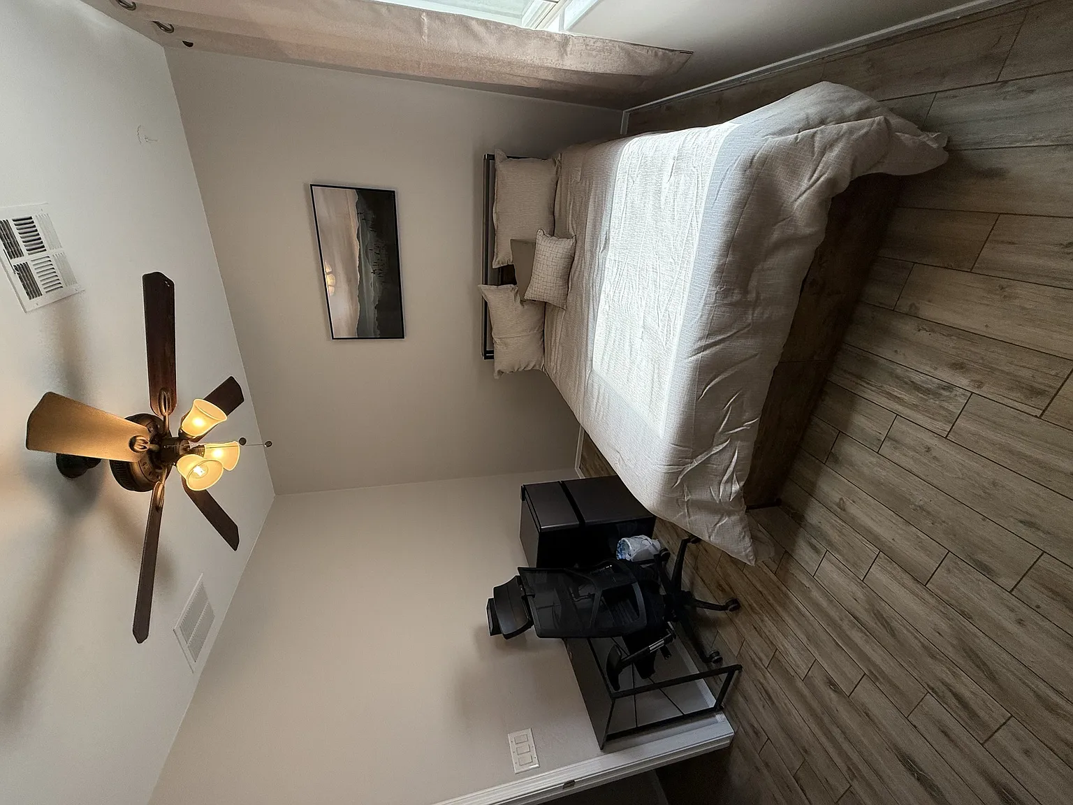 1 bed, 3.0 bath, 2404 sqft, $740 — Photo 2