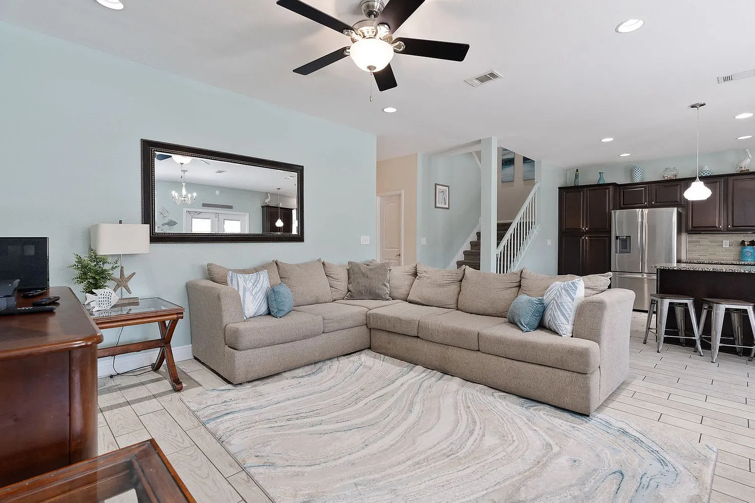 7 bed, 5.0 bath, 2809 sqft, $6,943 — Photo 3