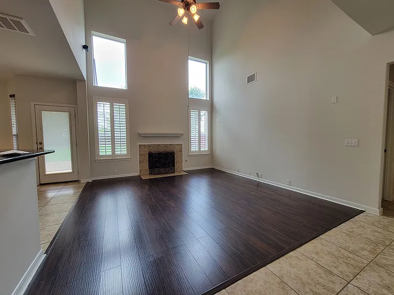 3430 Shiraz Loop — Photo 3