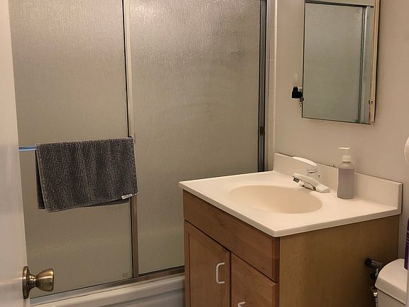 5th image of 20348 Clark St