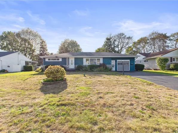 207 Sandra Dr, North Syracuse, NY 13212
