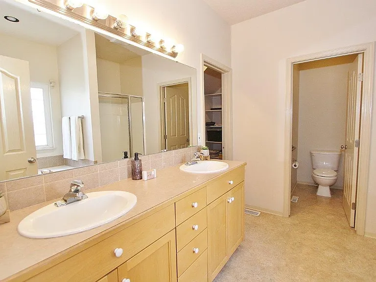 2074 S Tollgate Way — Photo 16