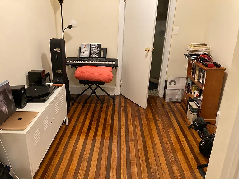 2114 Walnut St #1M — Photo 4