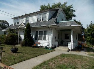 25 Oak Ave, Riverside, RI 02915