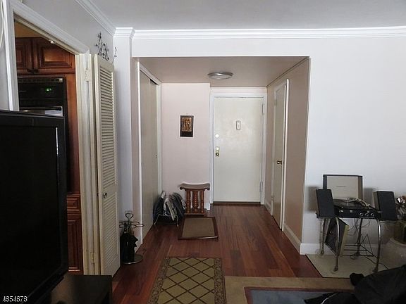 3rd image of 276 Prospect St APT 9C