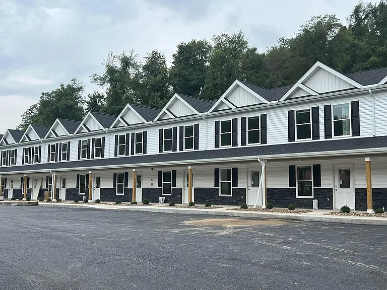 41 Greentree Dr #100S — Photo 1