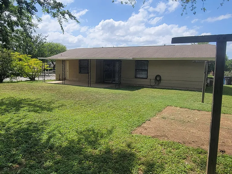 7338 Clear Water St — Photo 2