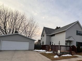 1216 S 21st St, Manitowoc, WI 54220