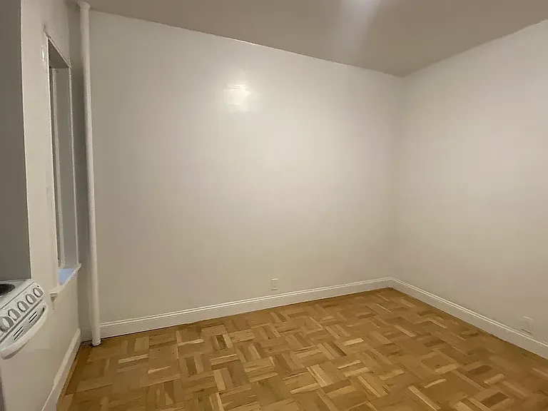 309 W 54th St #3D — Photo 3