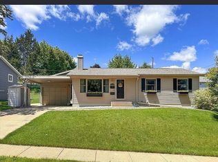 2605 Rosewood Dr, Dubuque, IA 52001