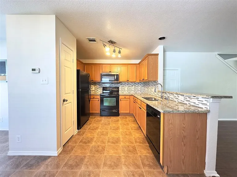 513 Rolling Oak Dr — Photo 9