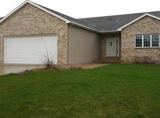 403 9th St NW, Dodge Center, MN 55927