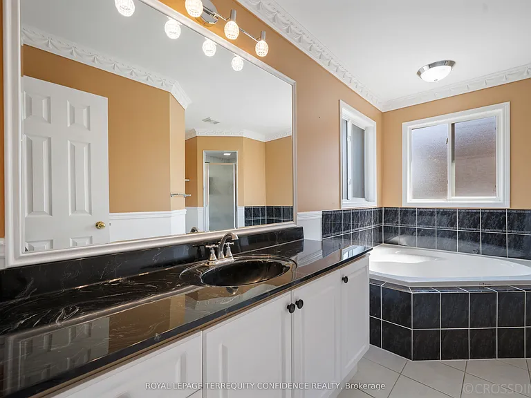 131 Laurelhurst Cres — Photo 17