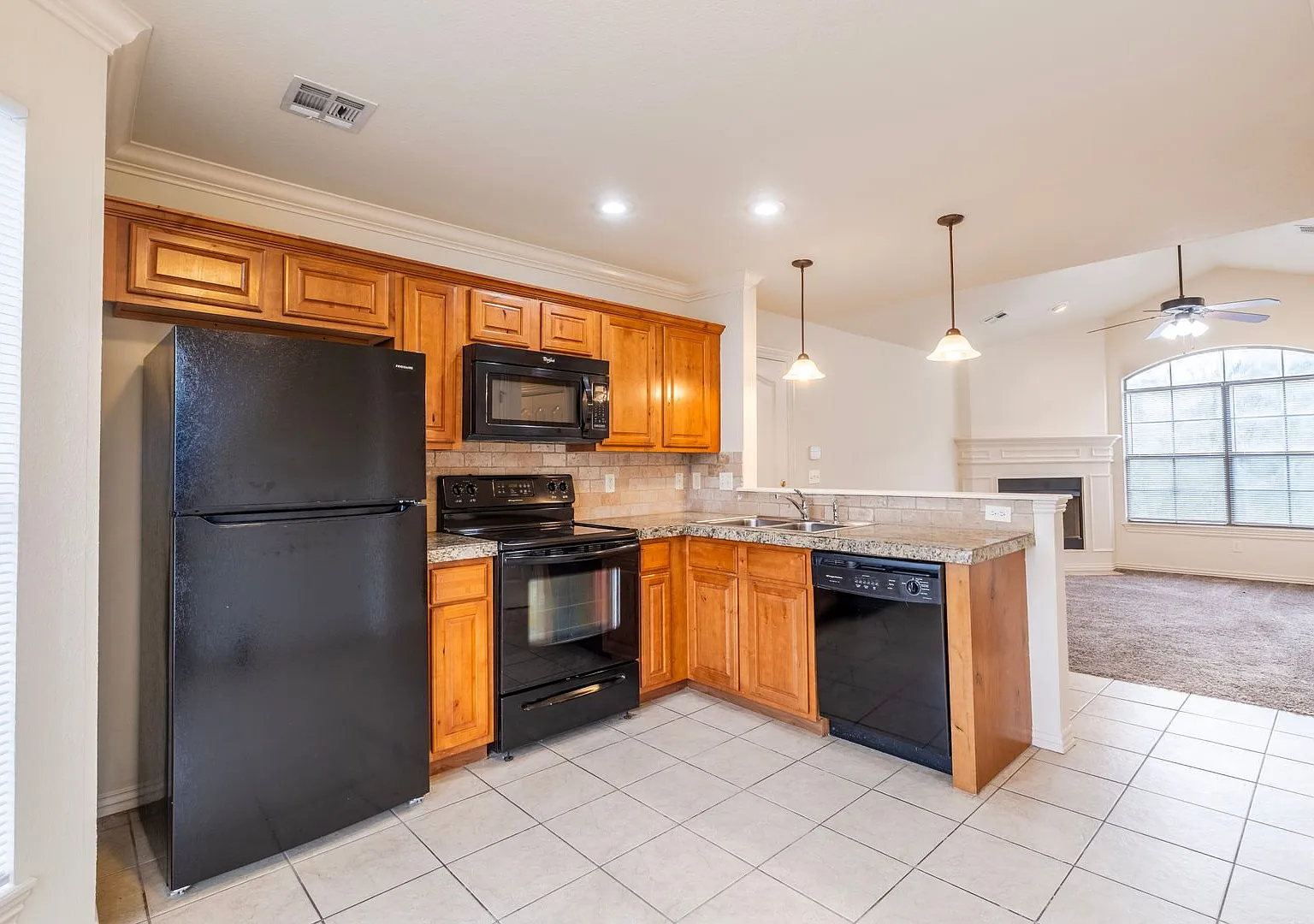 3 Bed, 2 Bath Condo: Move In Special!! — Photo 3