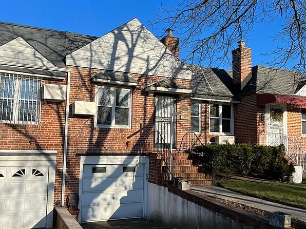 5815 81st St, Middle Village, NY 11379