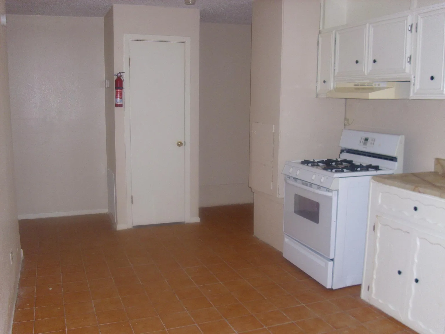 2 bed, 2540 sqft, $900 — Photo 2