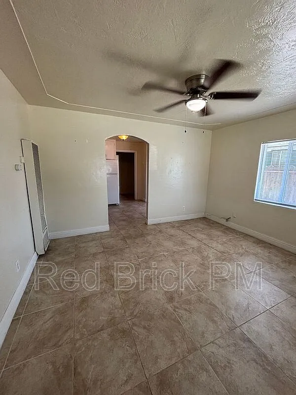 1 bed, 1.0 bath, 600 sqft, $900 — Photo 3