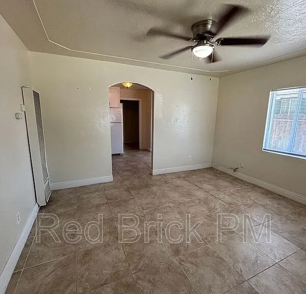 2240 Glen Ave — Photo 4
