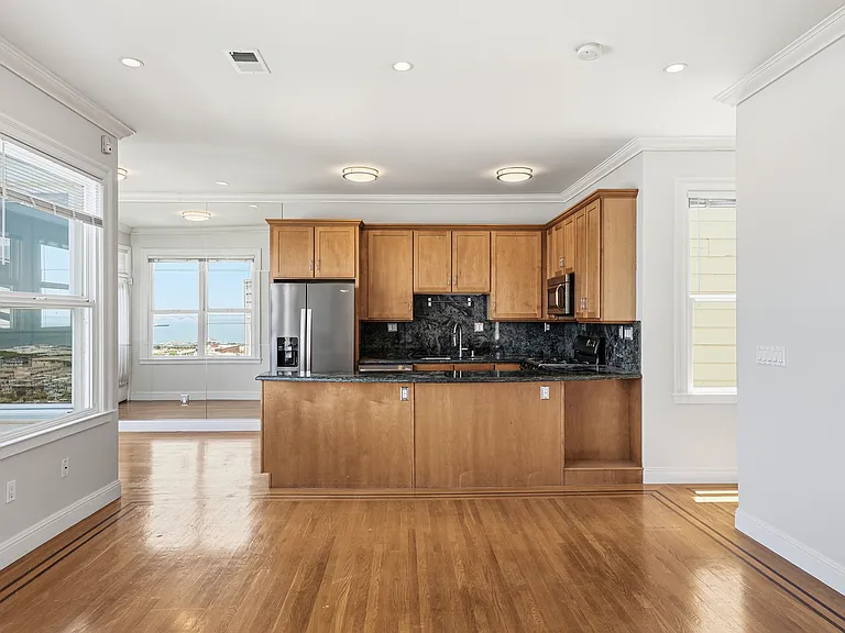 1818 Taylor St — Photo 13