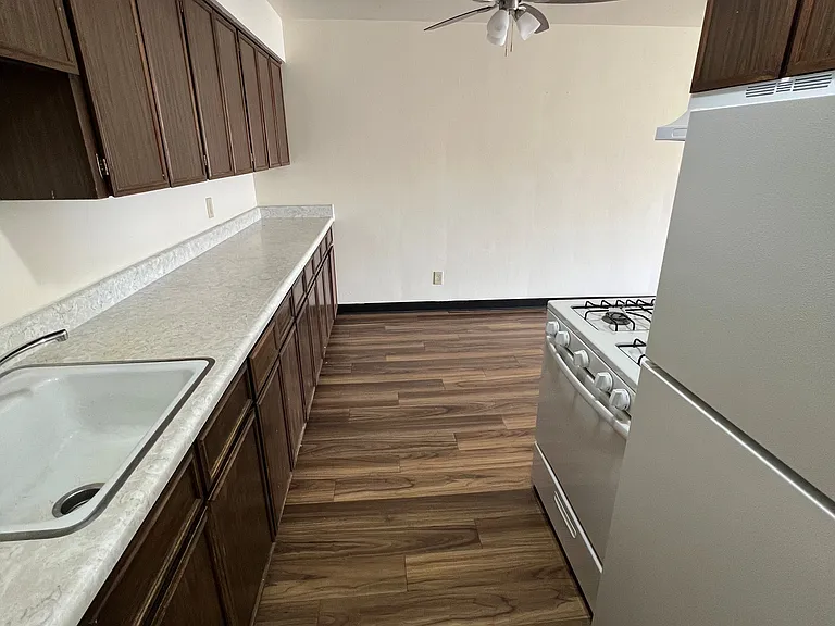 2515 N Oakland Ave #201 — Photo 8