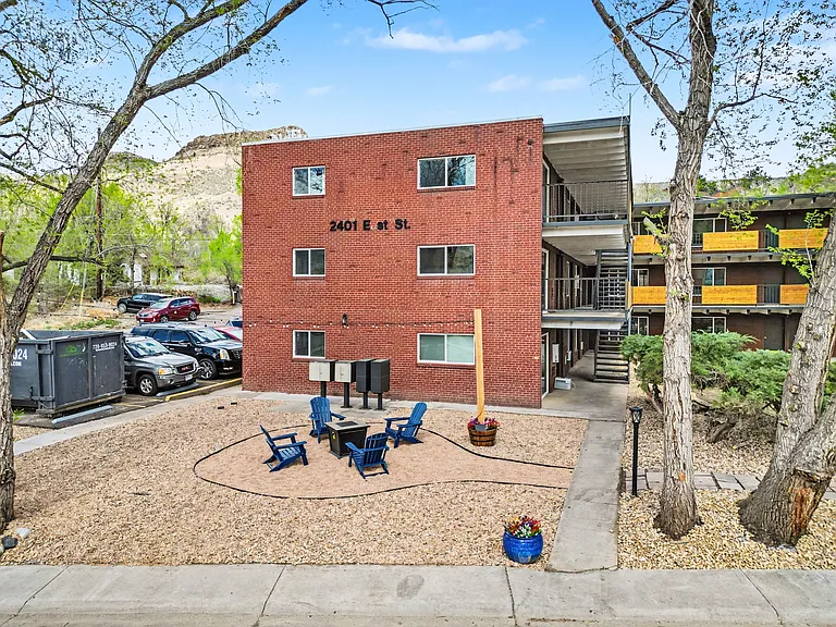 Golden Apartments — Photo 32