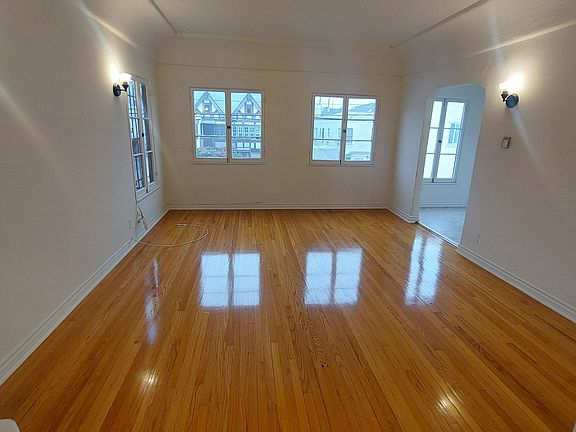 4th image of 626 S Cloverdale Ave APT 203