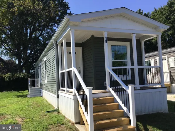 19 Kennedy Dr, Morrisville, PA 19067