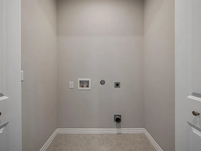 305 Bolivar Way #101 — Photo 17