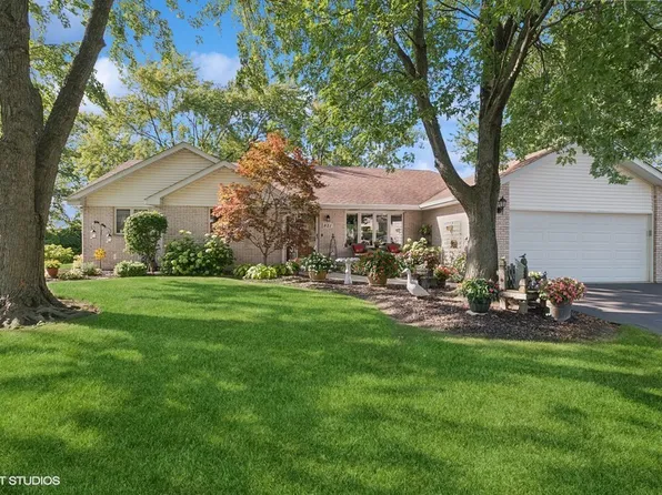 821 Aeronca Ct, New Lenox, IL 60451