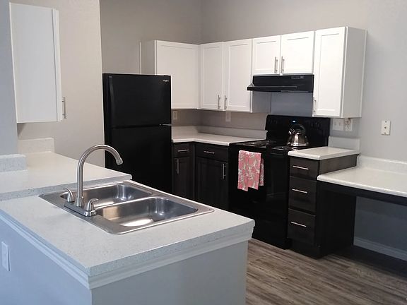 3rd image of 927 Vfw Blvd APT 3306