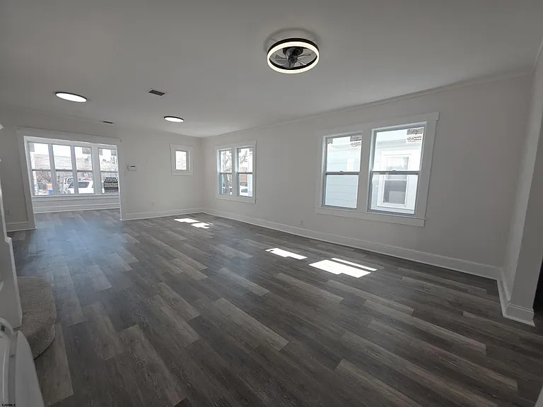 346 N Delaware Ave — Photo 6
