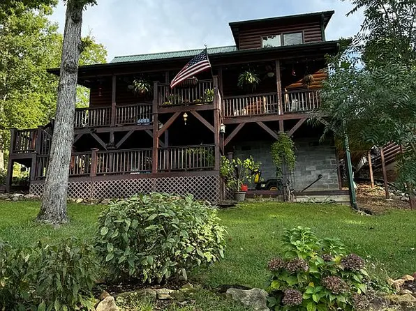 1055 Carolina Fox Cir, Murphy, NC 28906