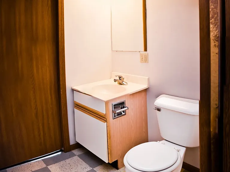 808 S Oak St — Photo 8