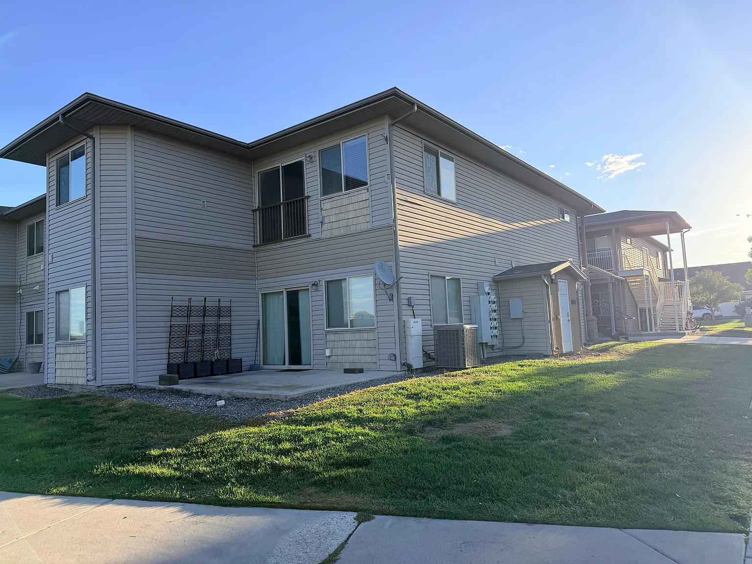 3 bed, $1,795 — Photo 2