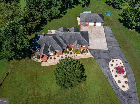 813 Coan Harbour Dr, Lottsburg, VA 22511
