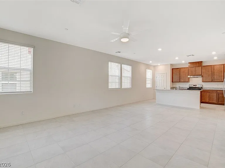 2615 Esposende St — Photo 9