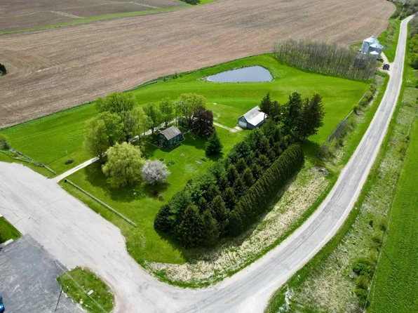 2393 Glenville Rd, Decorah, IA 52101