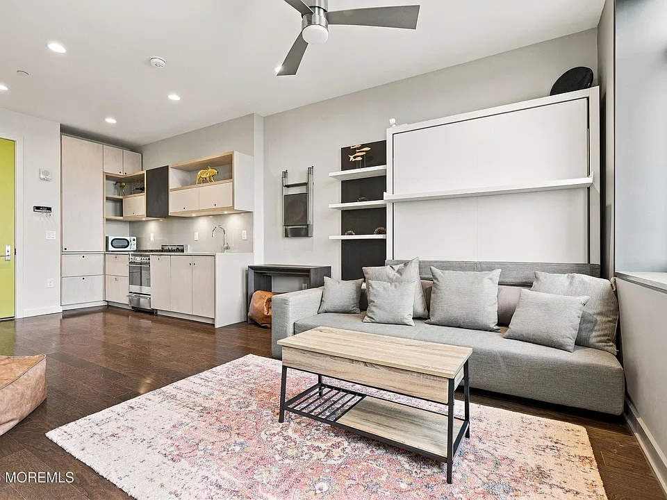601 Bangs Ave #904