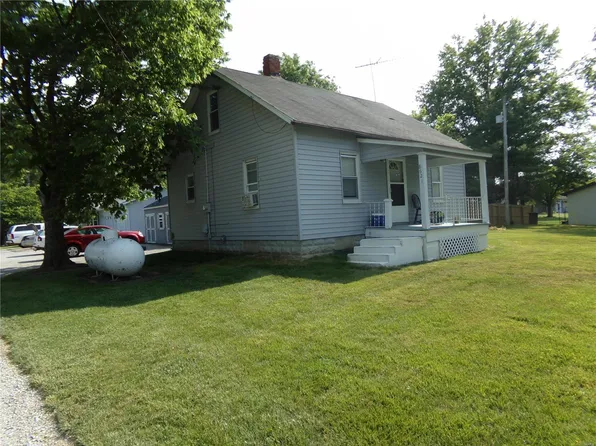 8621 Pudges Rd, Nashville, IL 62263
