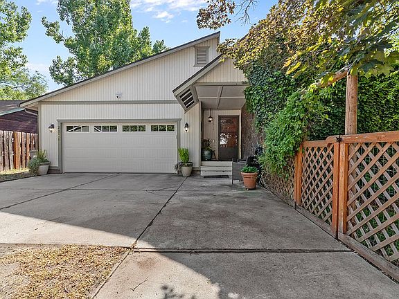 2nd image of 2914 N Tamarack Dr