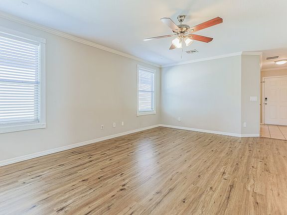 4th image of 1071 E Leslie Cir
