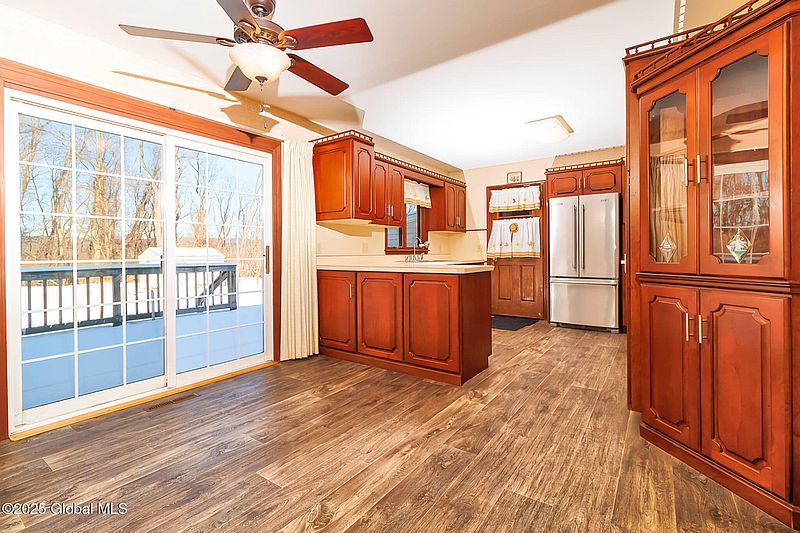 5th image of 2757 Maida Lane