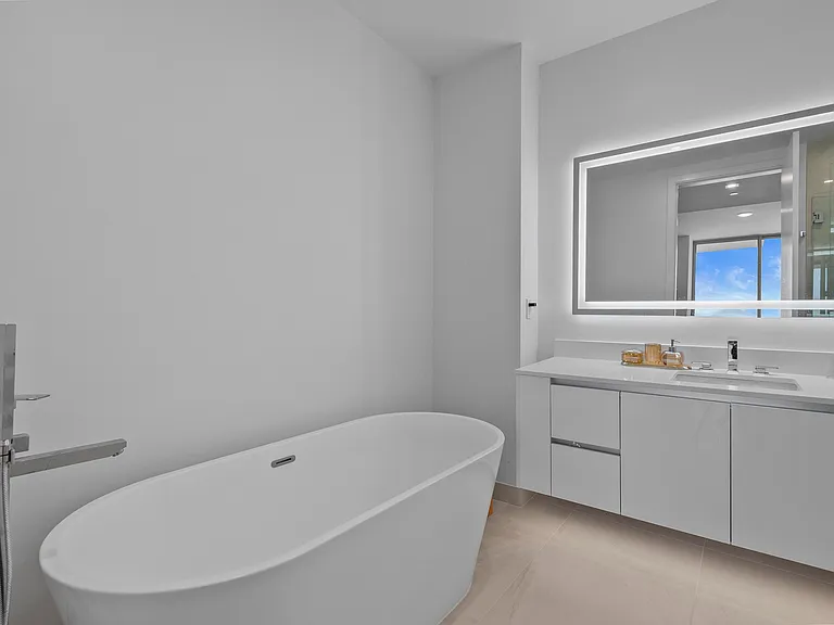 220 Lake Shore Dr #1913 — Photo 7